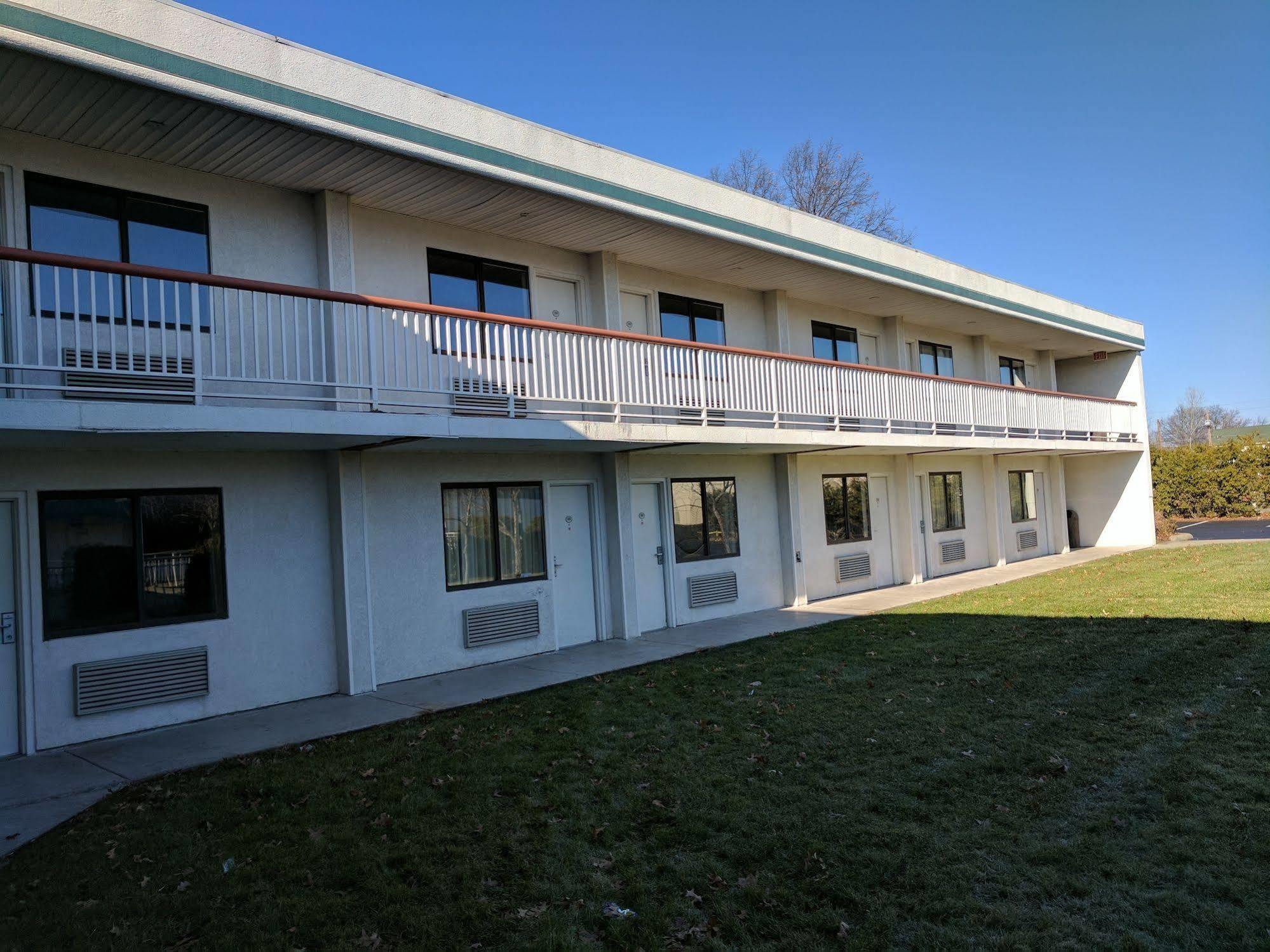 Sprucewood Inn 伊利里亚 外观 照片
